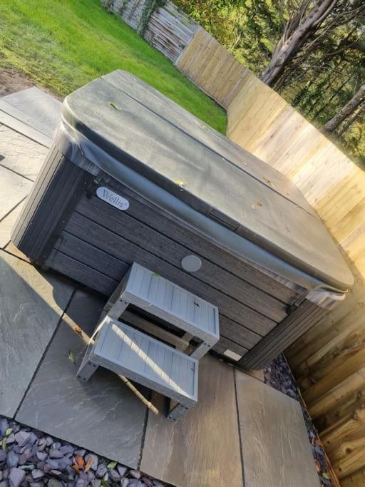 Вилла 3 Bed Detached House & Hot Tub Рексем Экстерьер фото